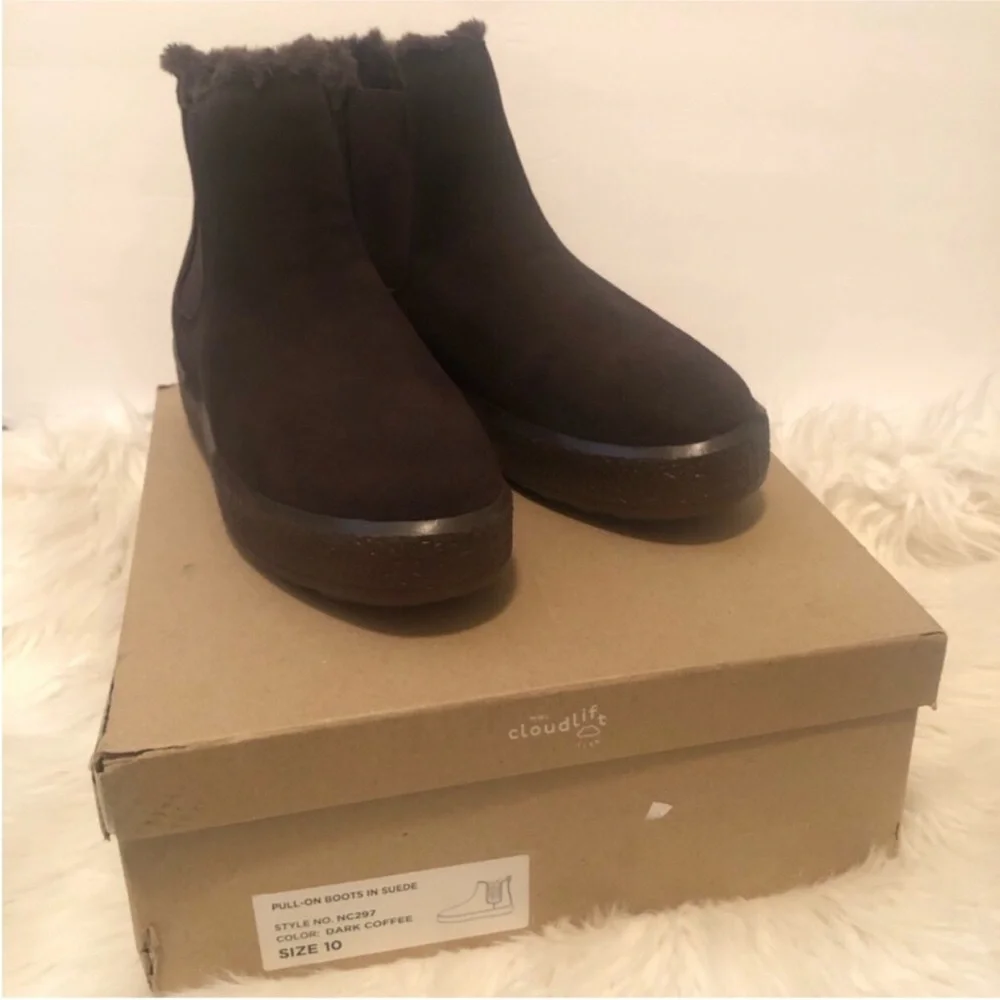 NWT The Toasty Chelsea Boot Pull On Boots in Suede Dark Coffee